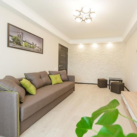 Artal Apartment On Iordanskaya 22 基輔 外观 照片